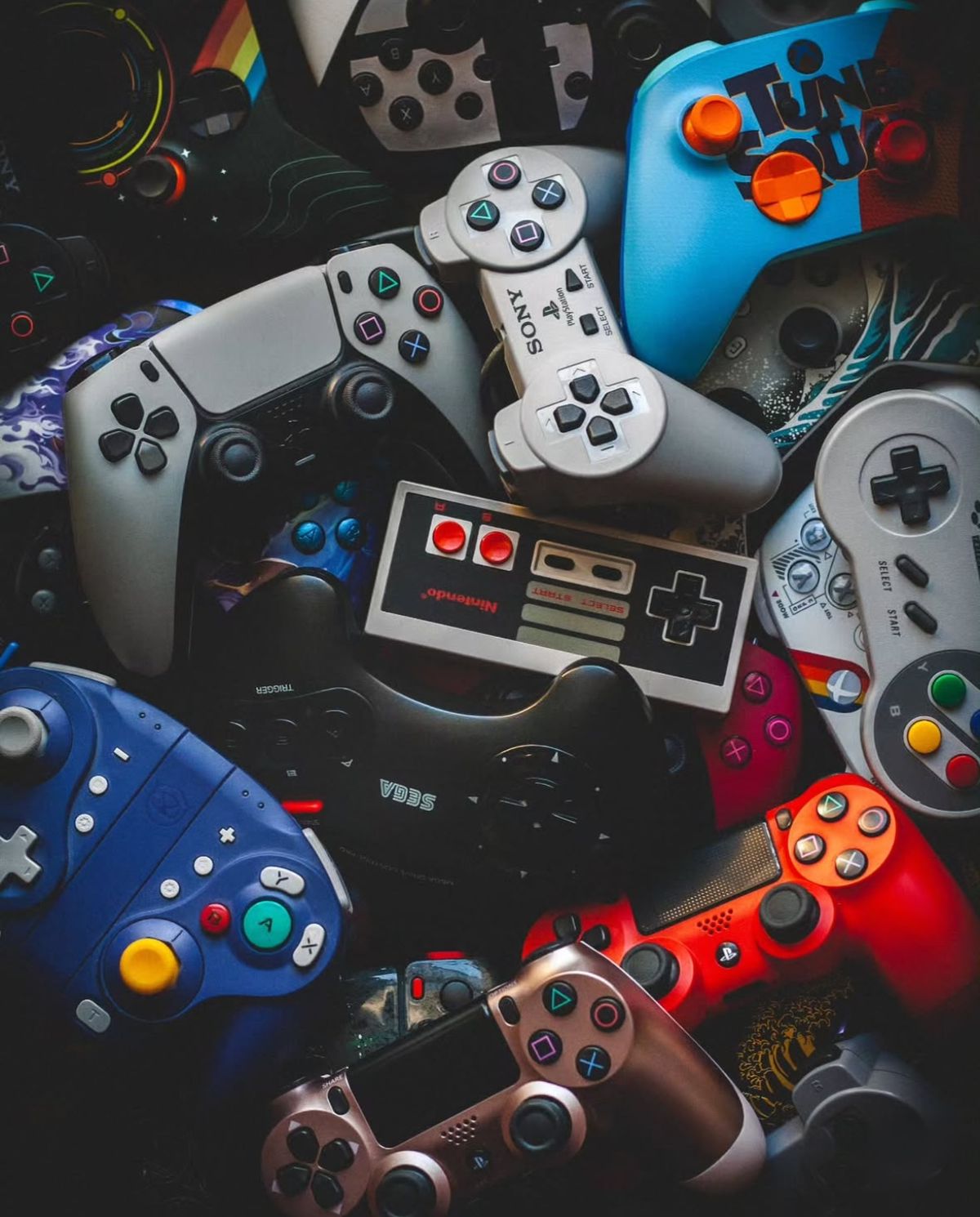 𝐁𝐑𝐈𝐍𝐐𝐔𝐄𝐃𝐎𝐒 𝐄 𝐉𝐎𝐆𝐎𝐒